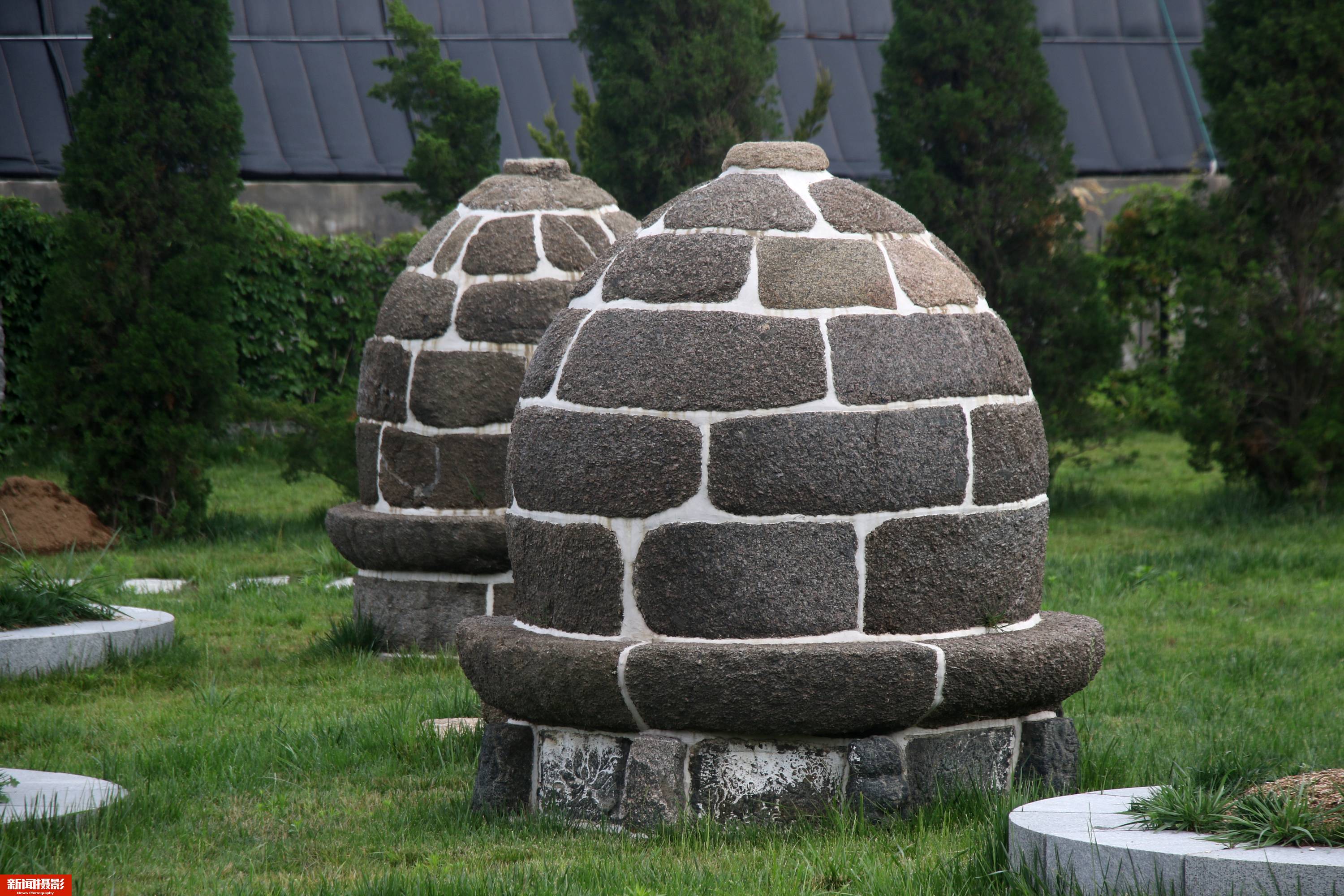 山村农田里的8座神秘石头建筑,周围密布几十个监控,到底是啥?