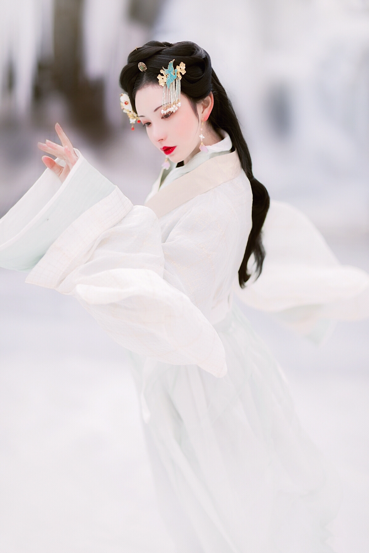 特色汉服之雪山系列:美女与背景直接融为了一体,美到无法形容!