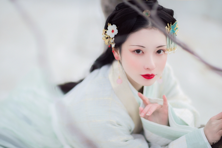 特色汉服之雪山系列:美女与背景直接融为了一体,美到无法形容!