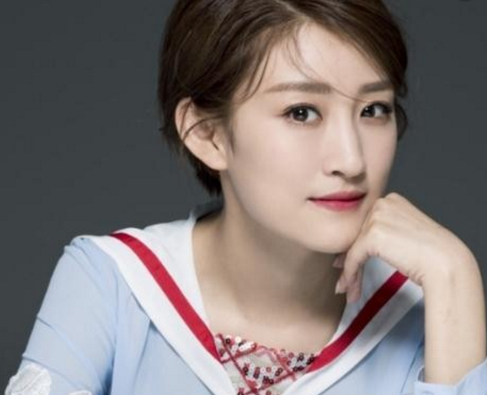 小秋,任坤饰演小秋,李木子的闺蜜,李木子的大学室友,毕业后是李木子的