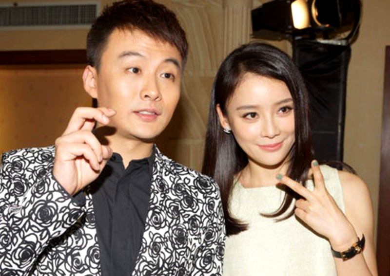 【袁姗姗和谁合影都比"剪刀",唯独和图4不同,网友:堪称真爱!