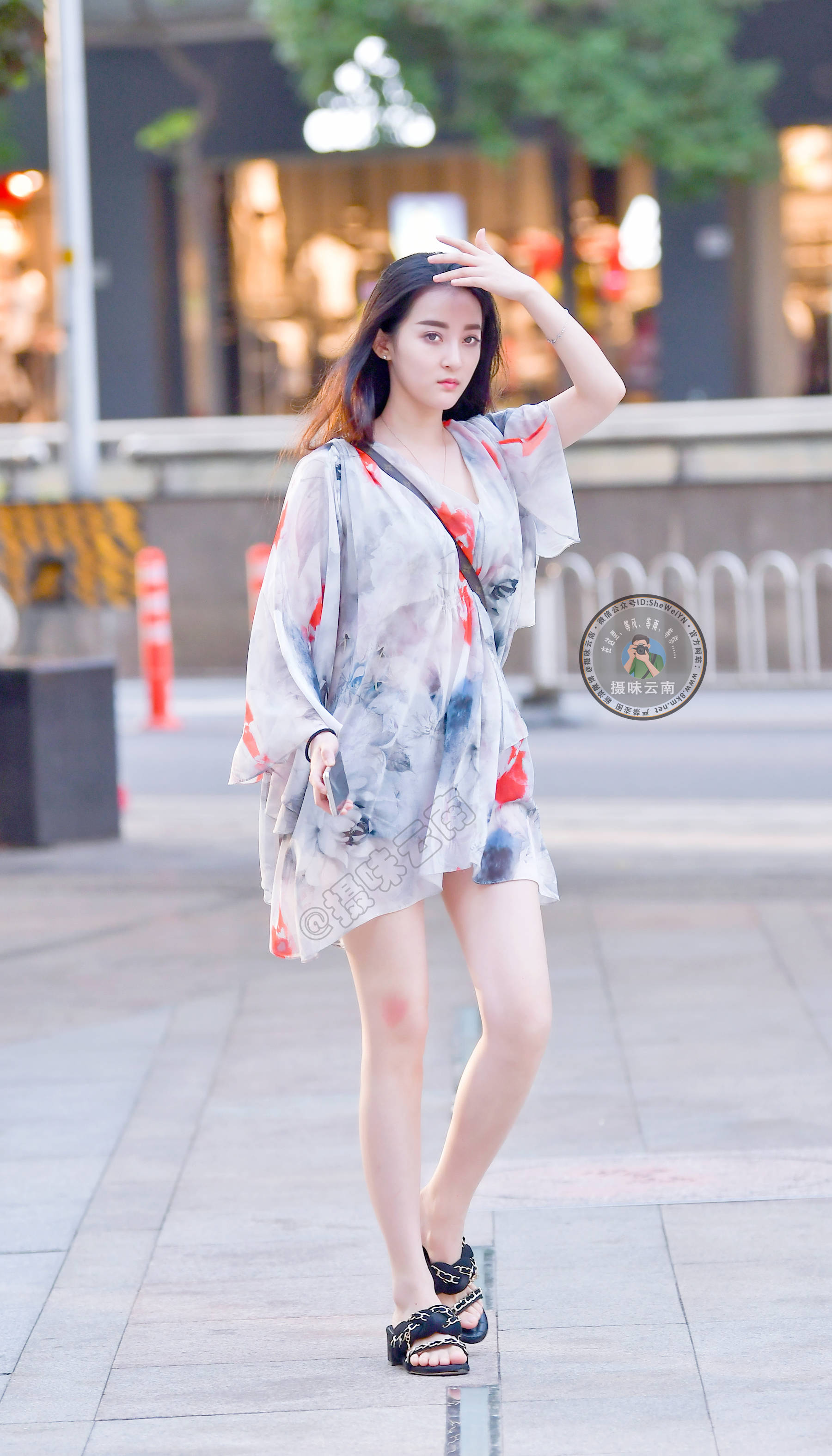 街拍雪纺连衣裙气质美女