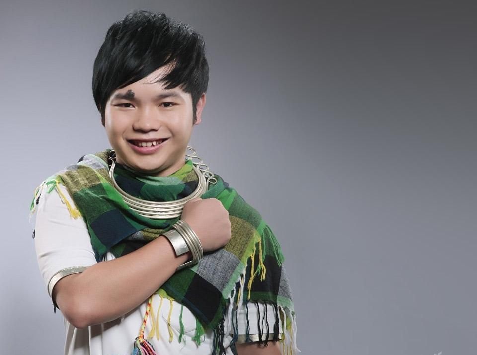 好声音》让很多的草根歌手的"一曲成名",其中"哈尼族王子"李维真凭借