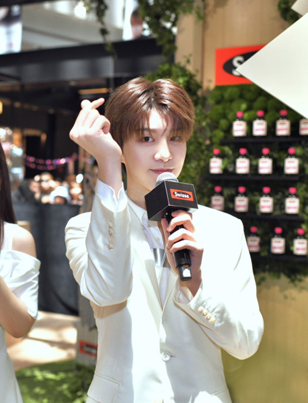 6位明星比心照:吴亦凡,蔡徐坤,范丞丞,鹿晗,你喜欢谁呢?