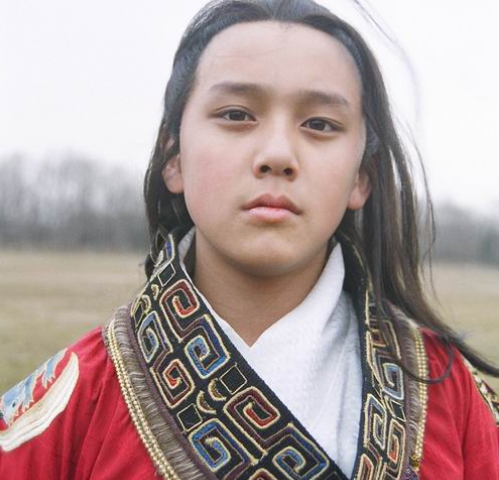 翁斐然他是漂亮的古装男孩,他只演过一出戏