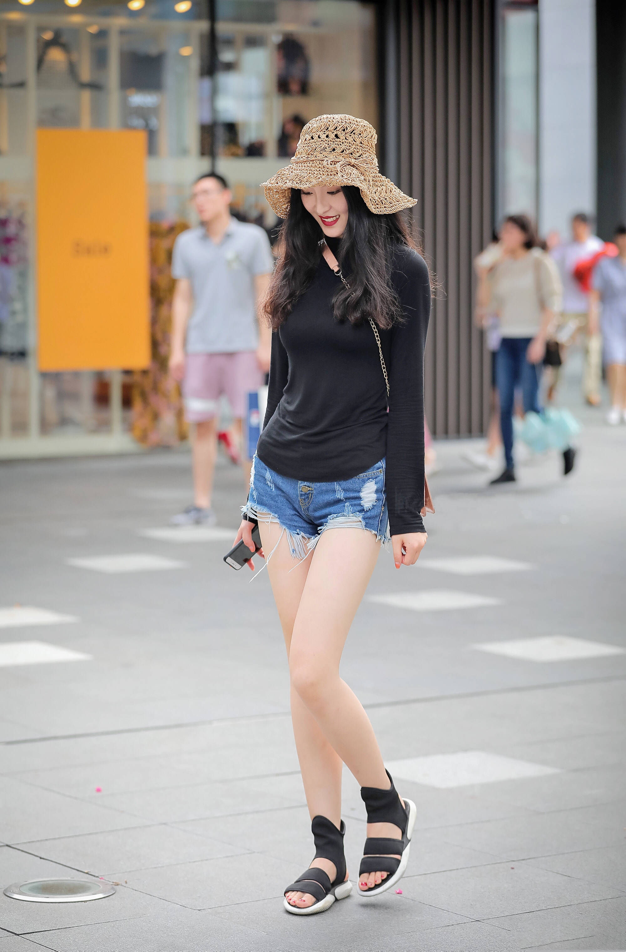 路人街拍,美人在骨不在皮