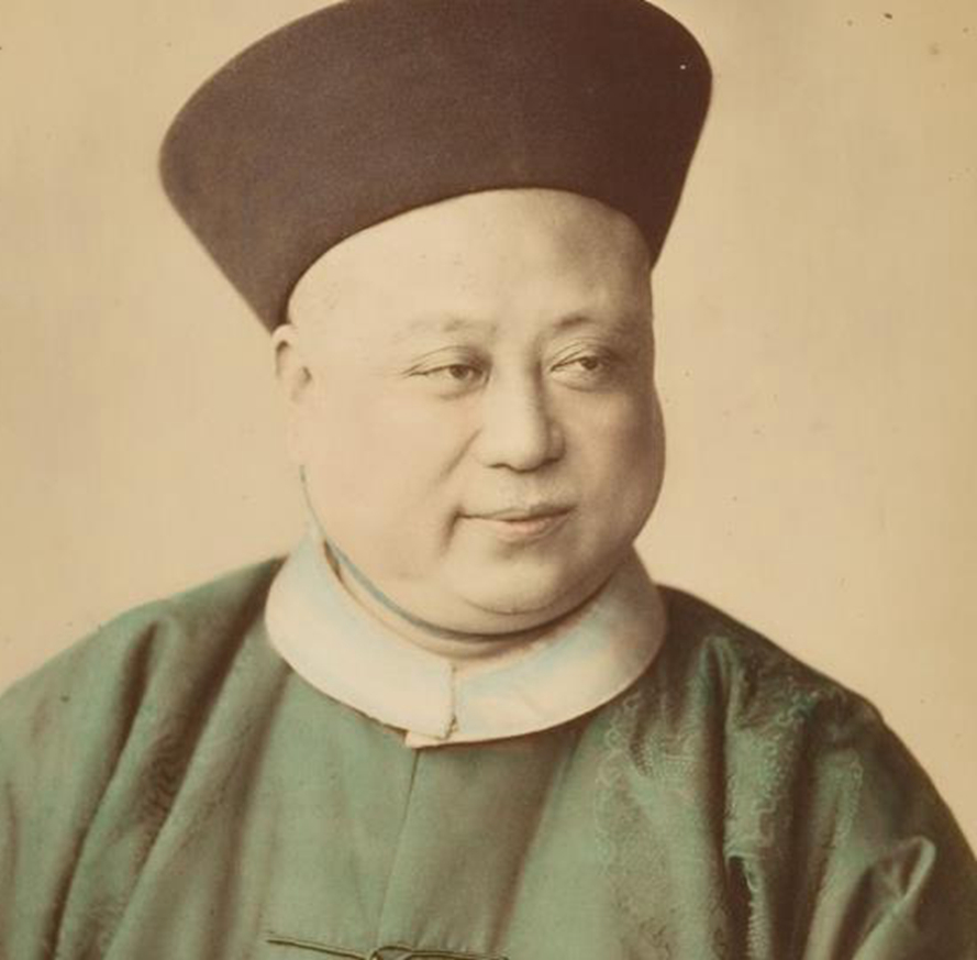 清朝上色老照片:官老爷下乡视察排场大,女犯人的求生欲很强!