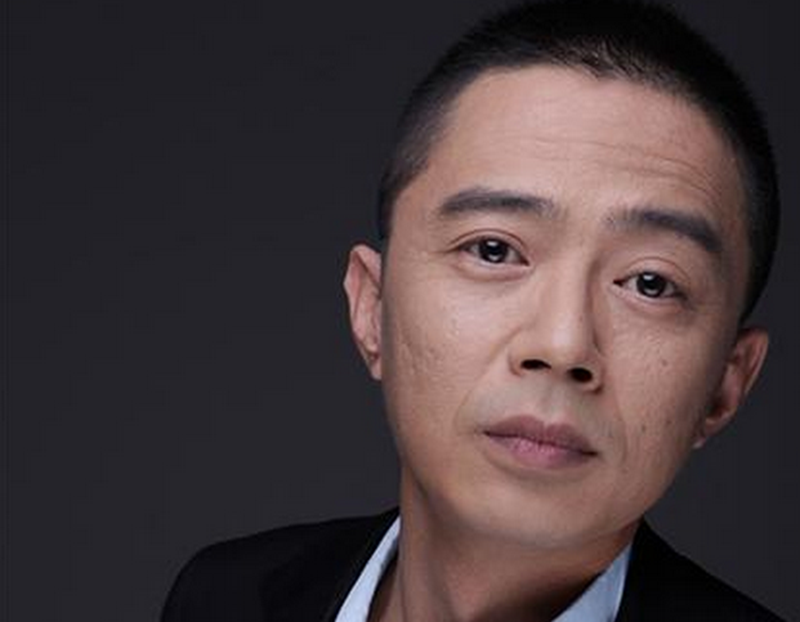 张亚坤饰演彭亮,彭亮可以说是一个很好的枪杆子,他永远最勇敢,永远最