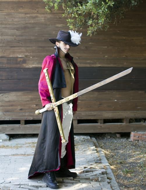 海贼王最强剑客鹰眼cosplay,网友:这是传说中的四十米大刀?