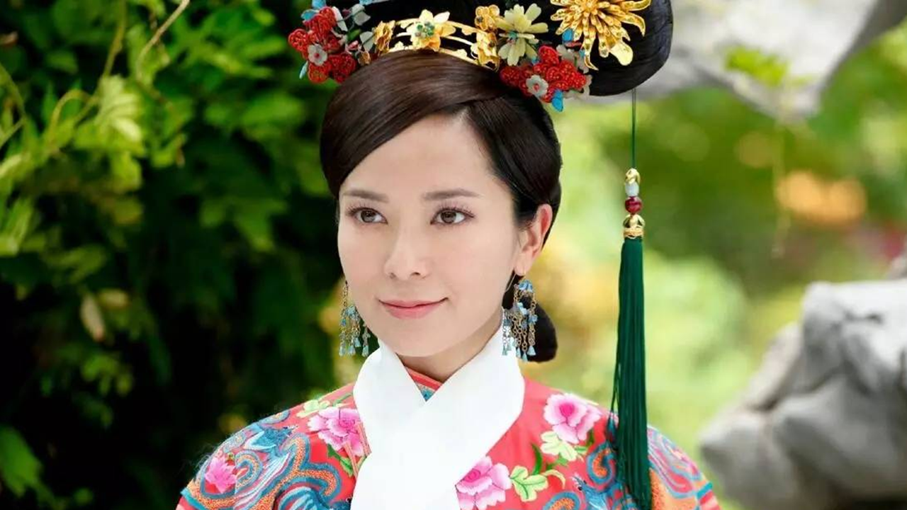 她是扮演琴清的角色,长相国色天香,还是港姐哦