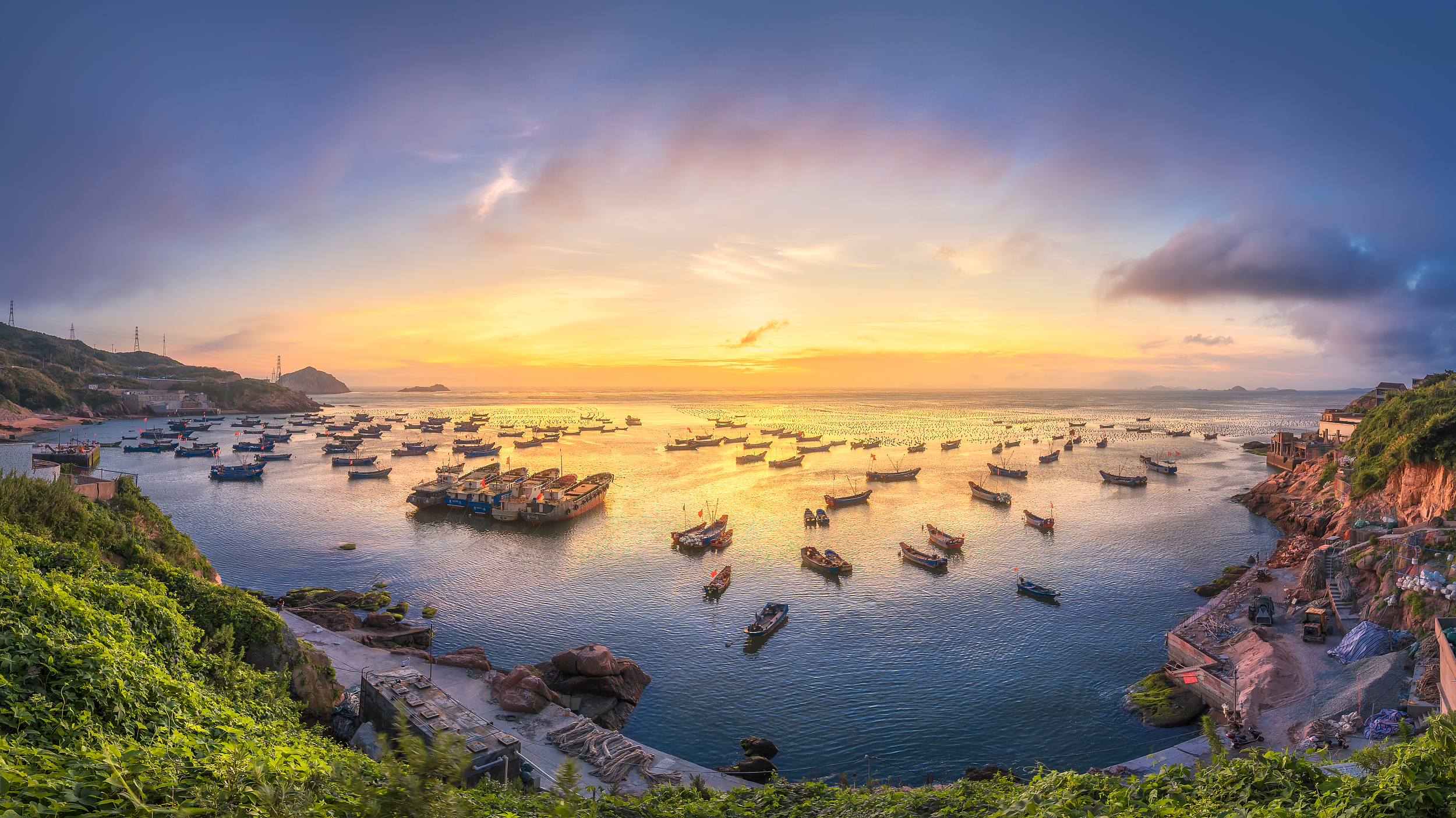 夏天:舟山节奏不快,清晨如果你起的够早,可以和渔民一起出海打渔,接着