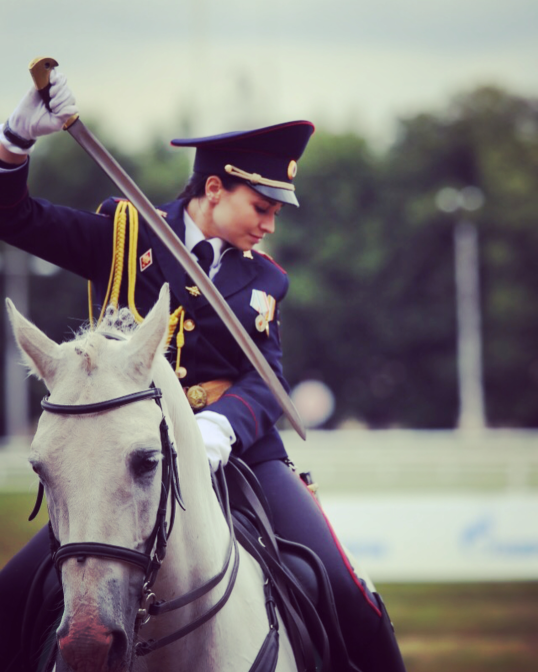 不能错过的风景 俄罗斯世界杯街头美丽的女骑警