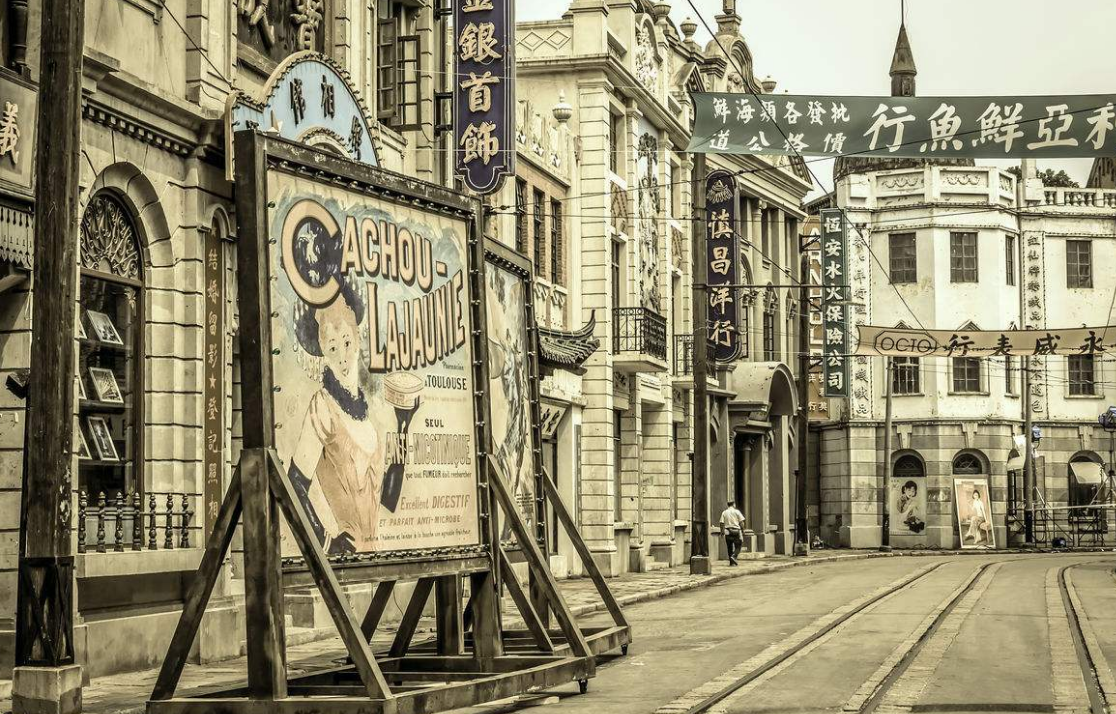 老照片:旧时上海的风貌,商铺林立非常繁华!
