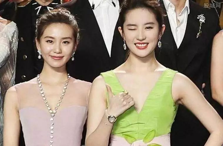 为何女明星为了白付出那么多?看杨颖才明白,这对比太明显了!