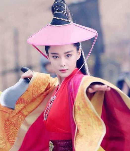 女星冲天发髻,热巴变"女巫"赵丽颖变女侠,林青霞"自毁形象"