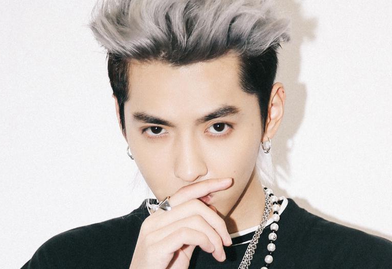 图四是陈伟霆,陈伟霆的狼奔头发型也非常好看,让他显得非常阳光,这四