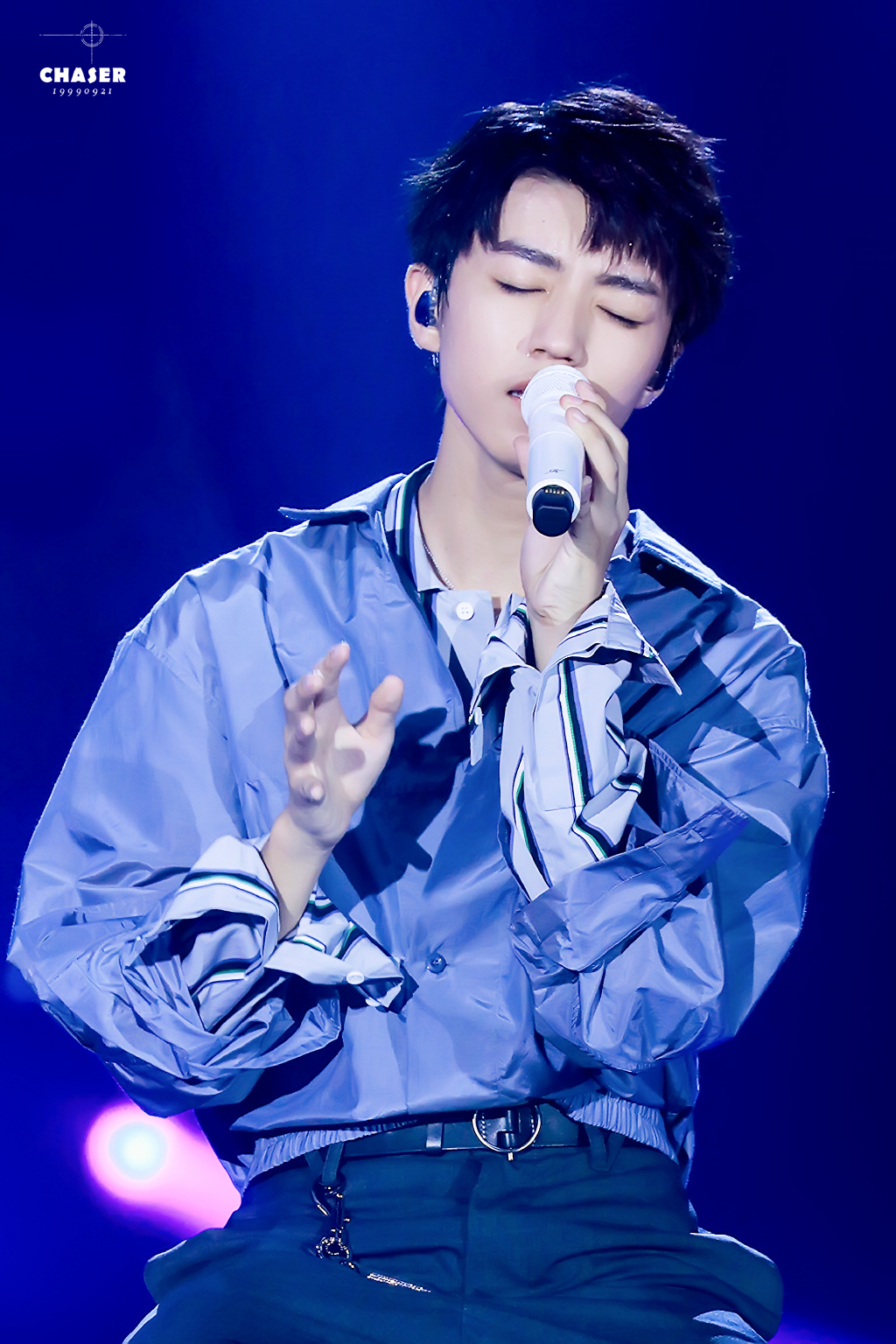 蓝色的少年,蓝色的王俊凯,安静地唱歌_p1,图片cr:@chaser0921_王俊凯