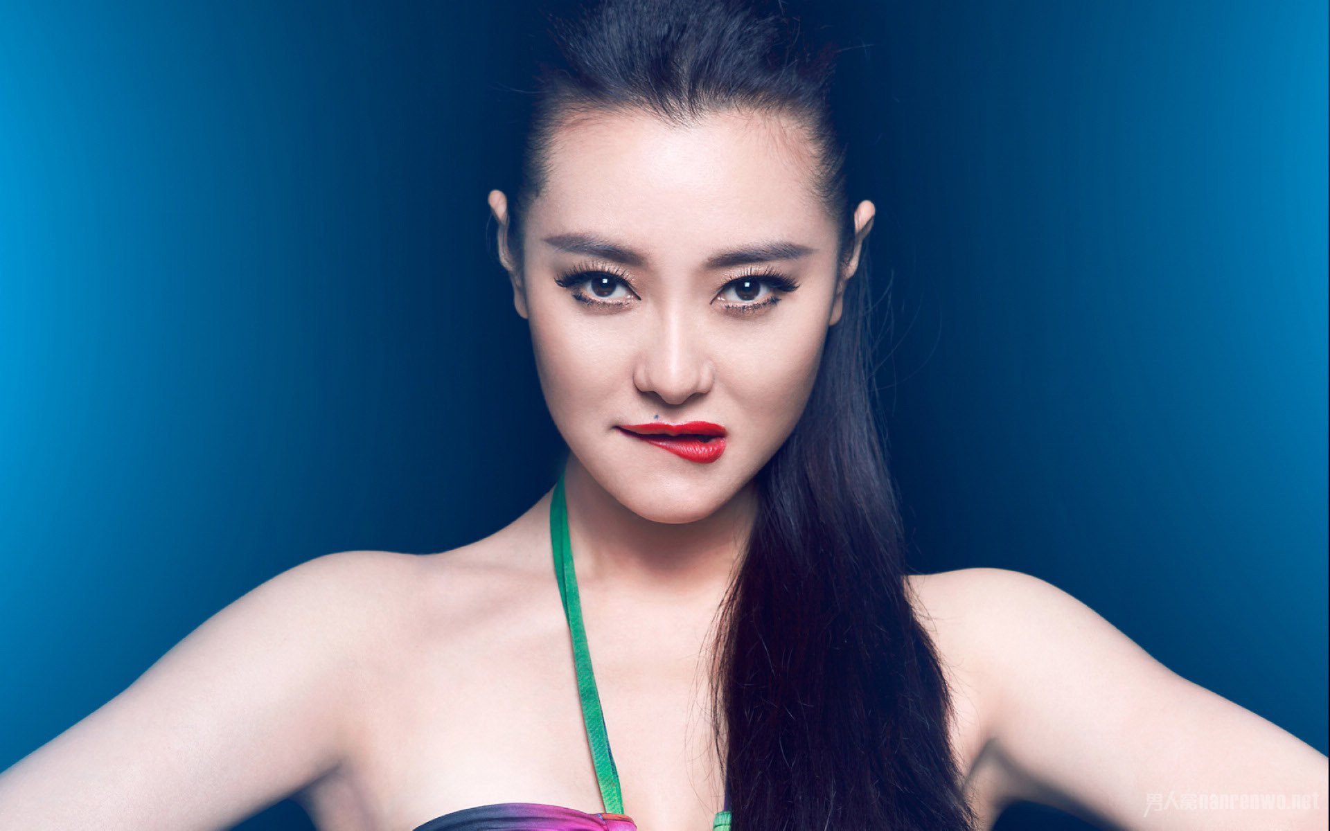 曾和周星驰合作过,巅峰颜值碾压范冰冰,却在最美的年华自杀