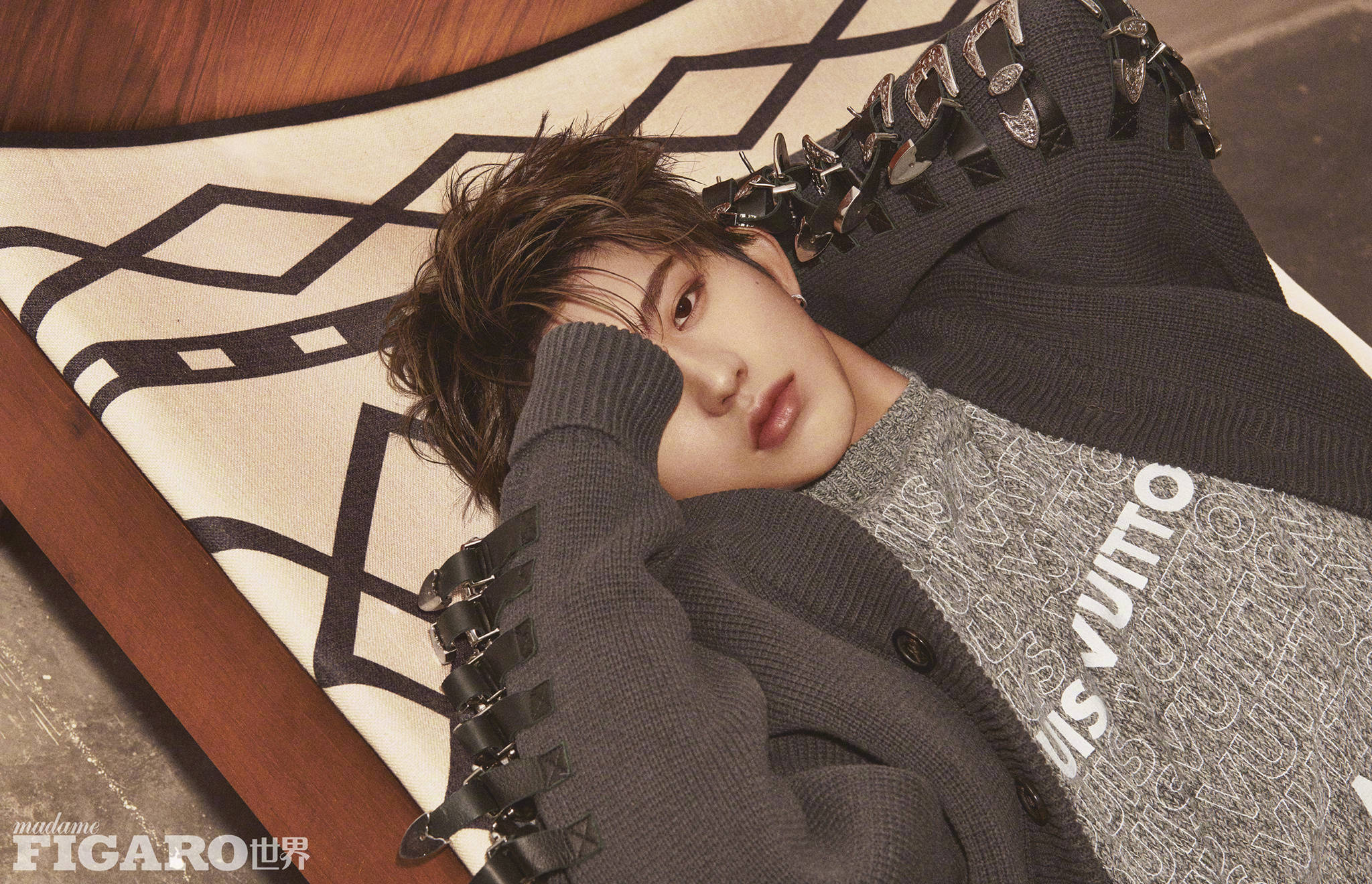 蔡徐坤首登费加罗封面,百变造型超级帅