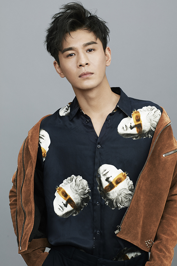 乔振宇,一位行走在时尚浪尖的佼佼者,每一张写真都让人眼前一亮