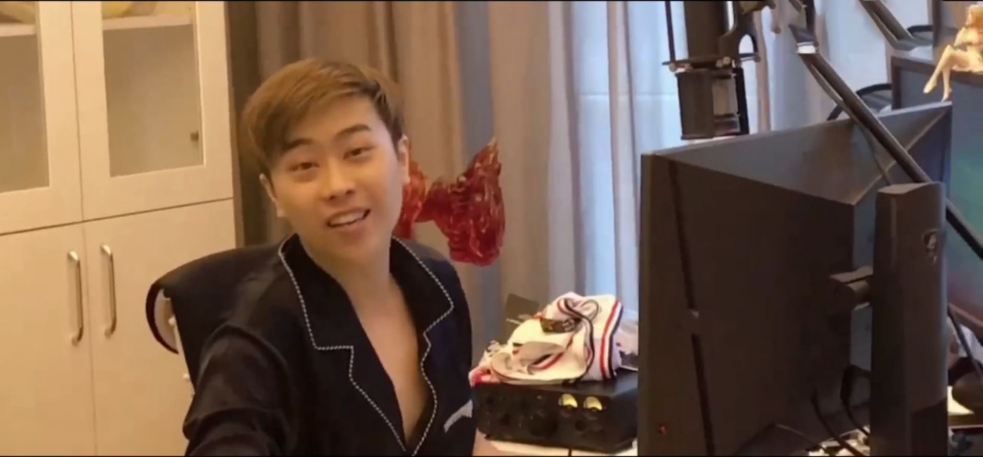 卢本伟和uu庆祝六周年,一个蛋糕要5000万?uu:5000万欢乐豆?