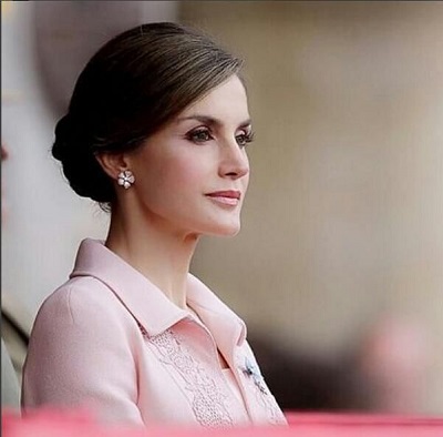 西班牙王妃与英国王妃,感情上同样受过挫,网友:差距怎么这么大