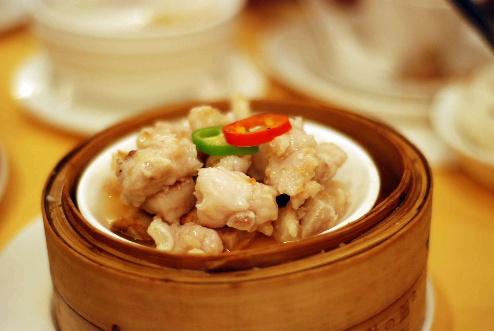 夏天清蒸排骨,简单易做美味不油腻,两个妙招就搞定!