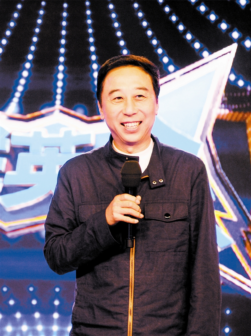 另一个张小斐就没这么幸运了,她毕业于北影,严格来说一开始并不是冯巩