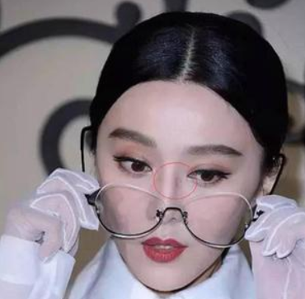 高清镜头下:郑秀妍油光满面,赵丽颖脸白脖子黑!