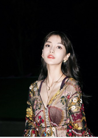 奔跑吧嘉年華angelababy,周潔瓊大長腿太美 這波暴擊,血槽已空