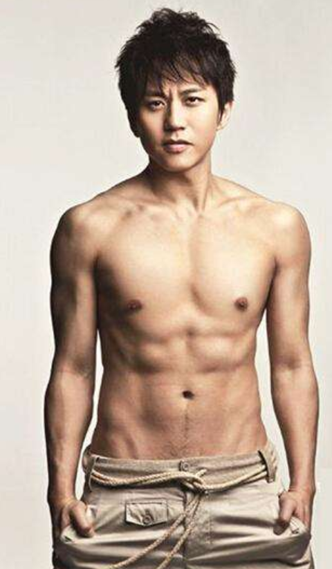 邓超肌肉给77分,郑恺肌肉给88分,而他的肌肉给177分都嫌少!