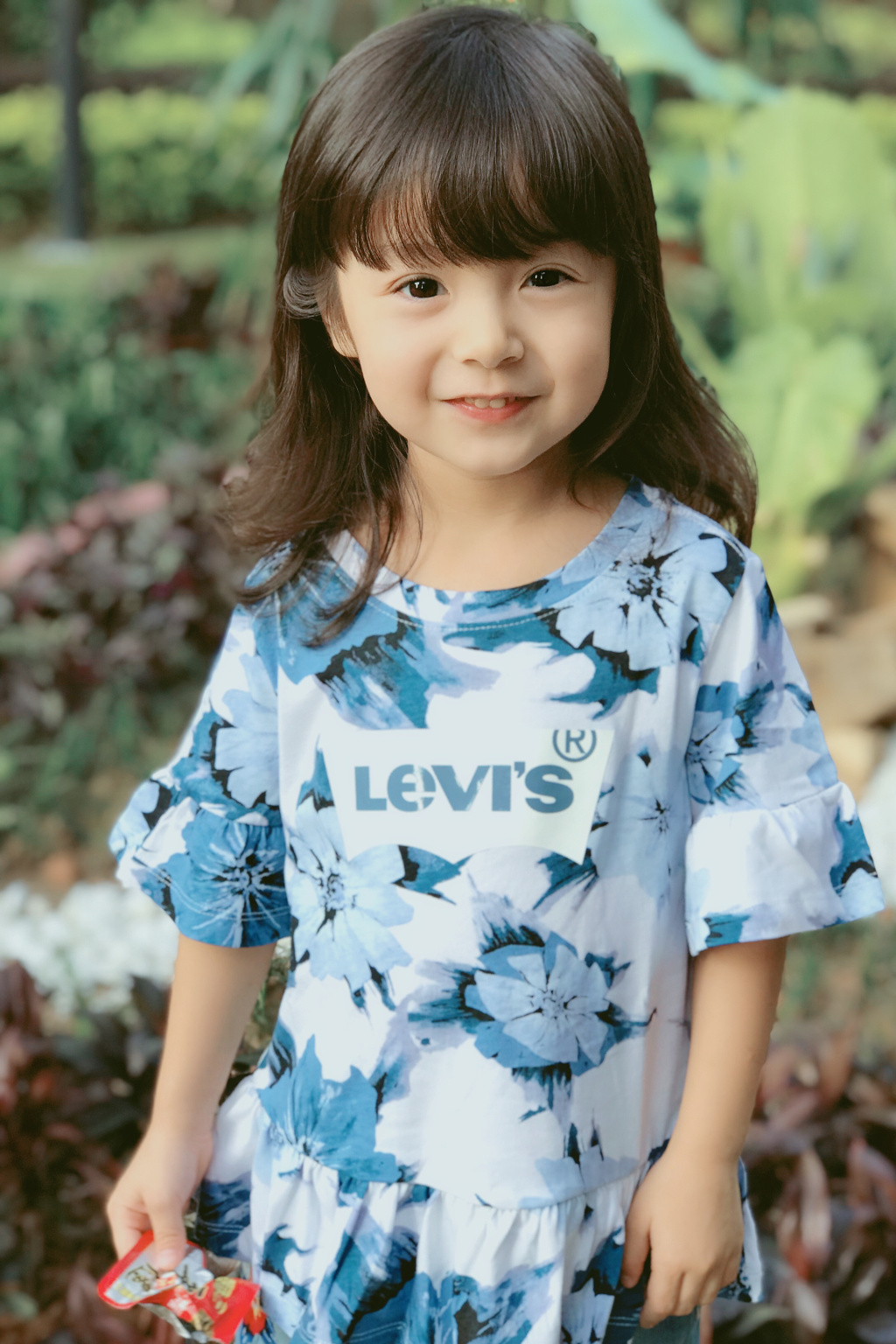 哈琳小仙女掀开刘海长这样?网友:感人的发际线!