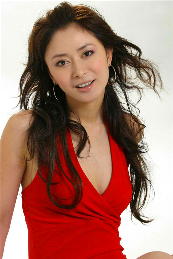 她是《还珠》的塞娅公主,颜值巅峰不输迪丽热巴,如今发福认不出