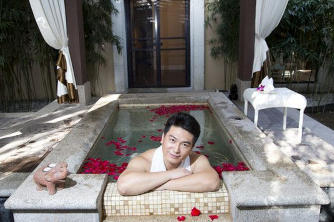 男人夏天泡澡时,多洗这3"处",或许肾脏"远离"虚弱更健康