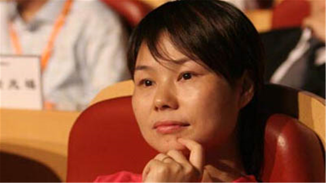 马云和老婆张瑛合影曝光,网友:这美貌难怪马云有钱不变"坏"