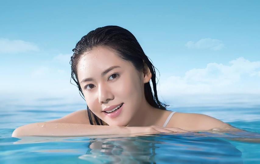 宋慧乔秋瓷炫合照引热议!中韩媳妇同框比较,秋瓷炫这样穿赢了!