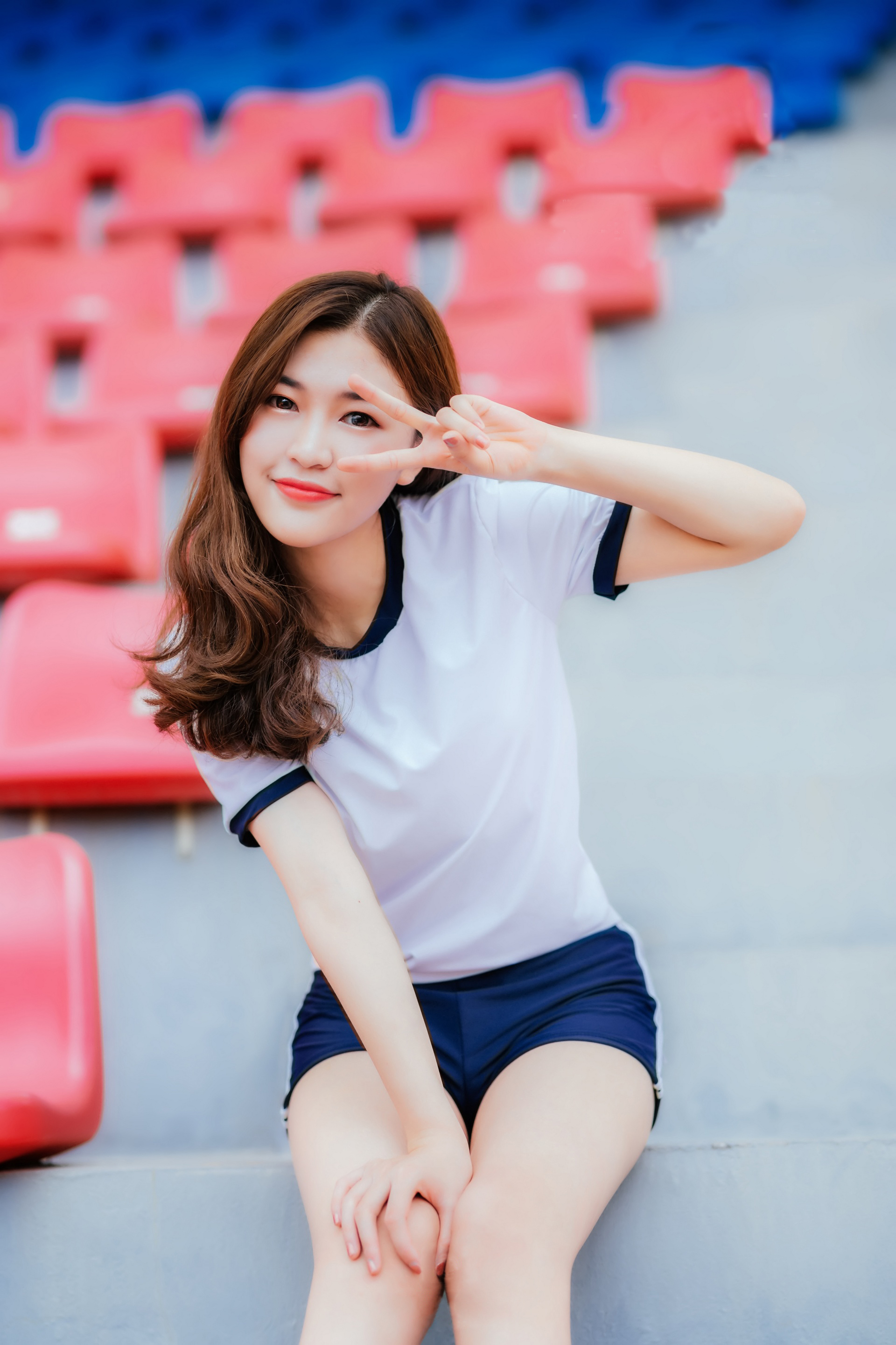 青春活力热裤小美女 一个人的运动时间