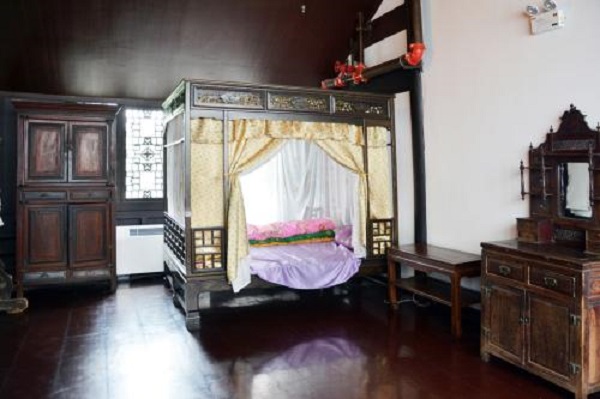 古代男子的房间往往都和小妾的闺房连接着,原因说出来让人脸红