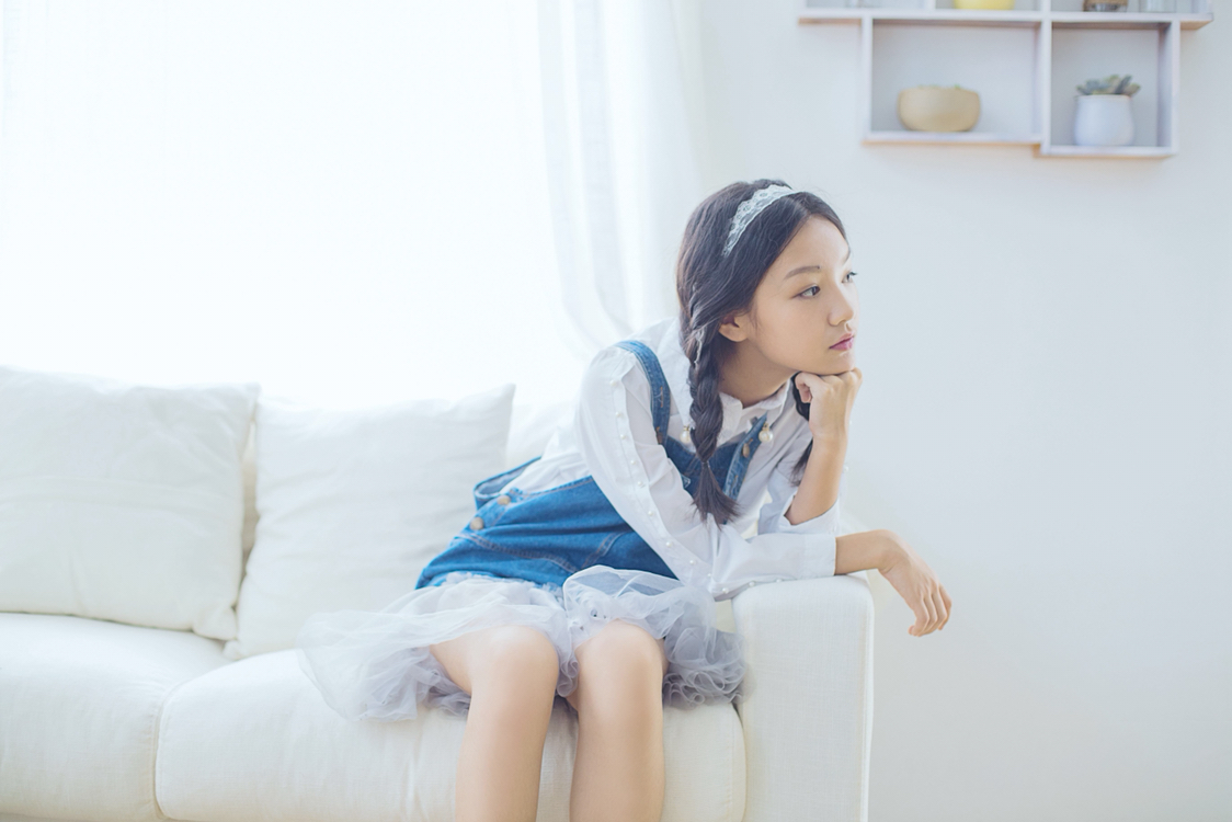 贺美琦艺术照犹如油画画中人,翻出库存照片,从小美到大