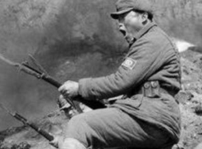 他身高两米面对平均身高只有一米六的日军,手刃27人并全身而退