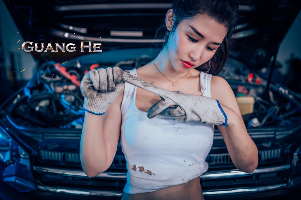 摄影:从来没有见过这样撩人的女机修工人!