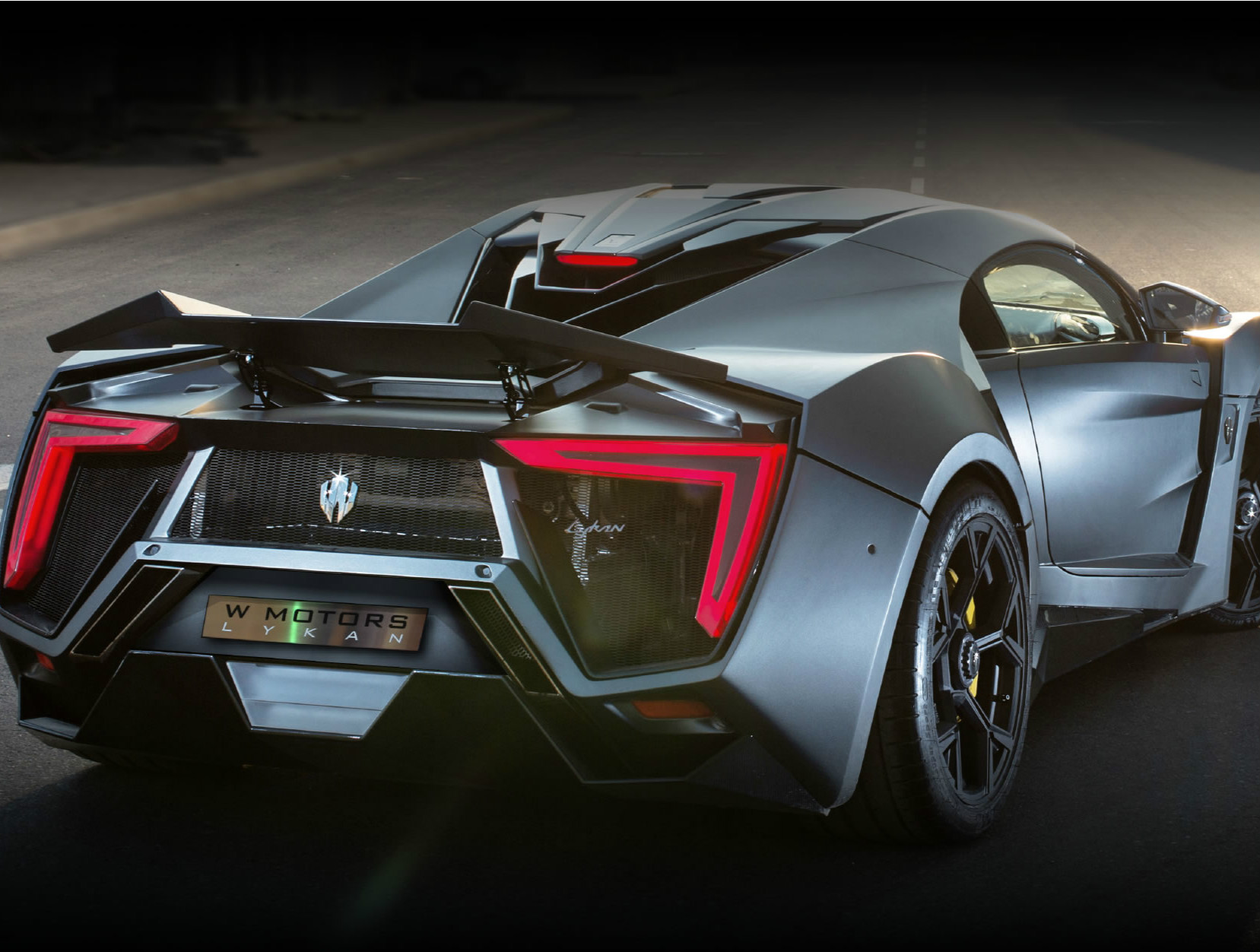 超级跑车lykan hypersport 棱角分明 个性张扬