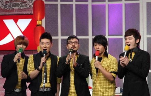 小五退役首录《天天向上》,有谁注意到王一博的表情?一脸尴尬