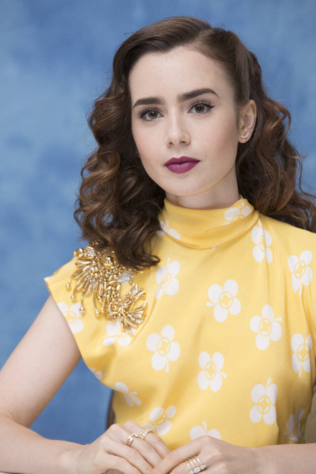 复古美人莉莉柯林斯:最美的白雪公主!