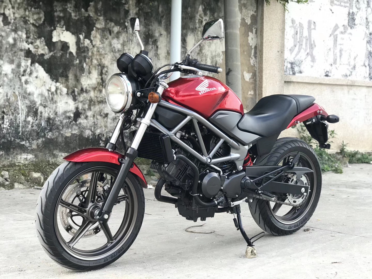 实拍本田轻量级街车vtr250!