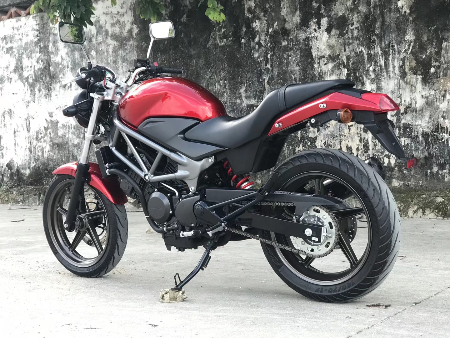 实拍本田轻量级街车vtr250!