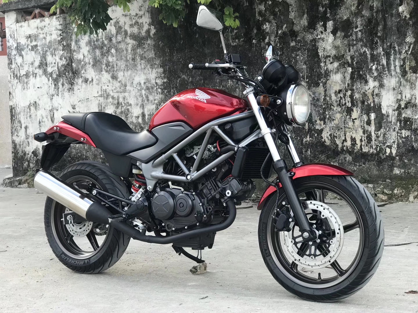 实拍本田轻量级街车vtr250!