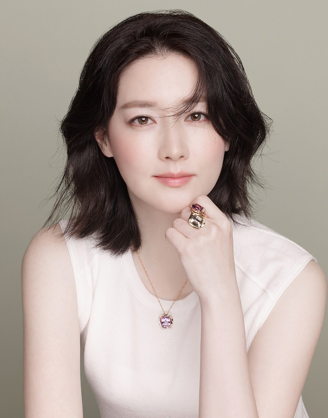 47岁的氧气美女李英爱近照