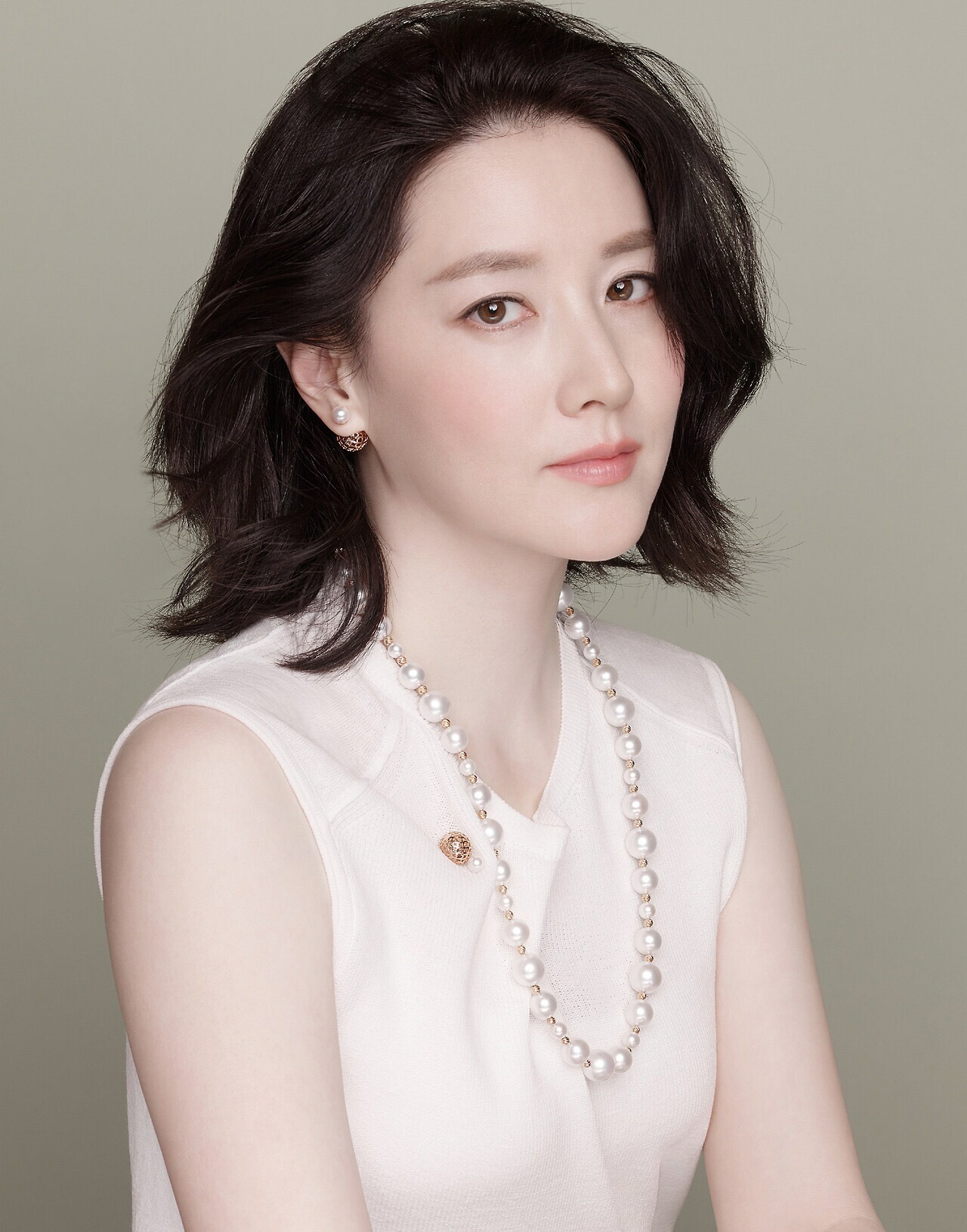 47岁的氧气美女李英爱近照