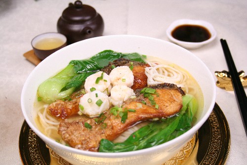 始于日本,年日本的铃木久康先生把原产于香港的彩虹钻石虾带回日本